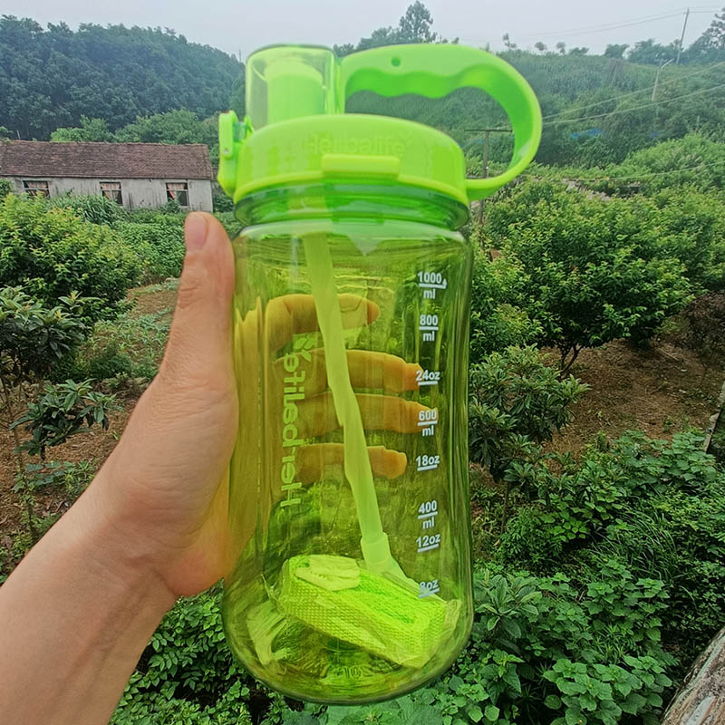 Botella de agua de plástico de - Nutrition Sports Fitness reseña y precio
